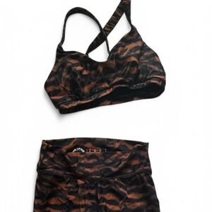 The Upside leopard/ cheetah active wear seat. Size XS